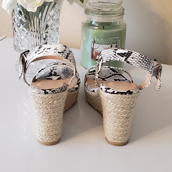 🆕️ Ankle Strap Espadrille Wedges~ Snake Skin - Picture 3 of 5
